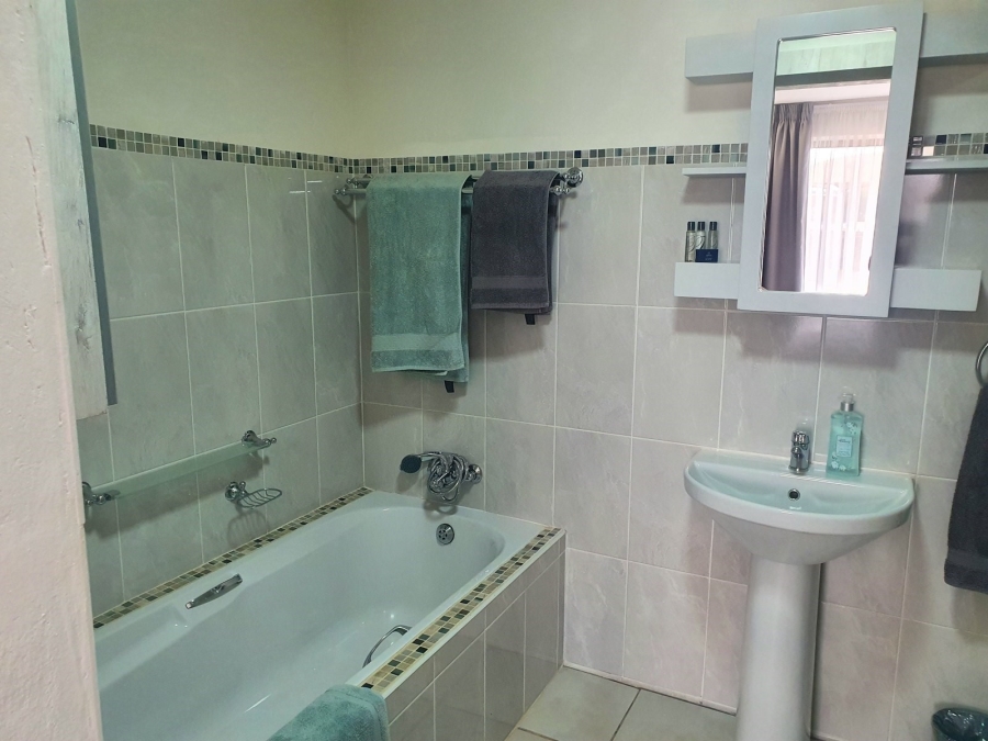 10 Bedroom Property for Sale in Warrenton Northern Cape